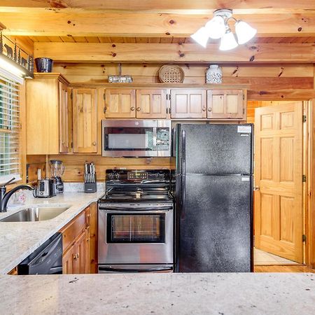 Pigeon Forge Cabin Premier Location And Hot Tub Екстериор снимка