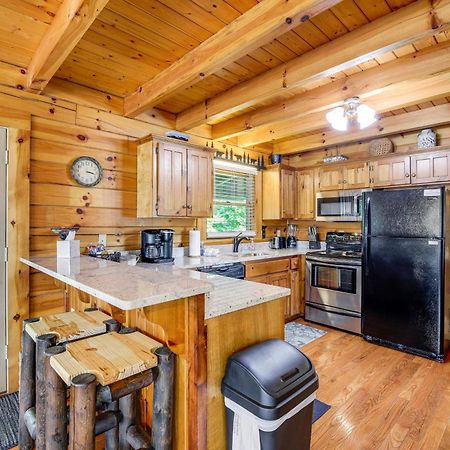 Pigeon Forge Cabin Premier Location And Hot Tub Екстериор снимка