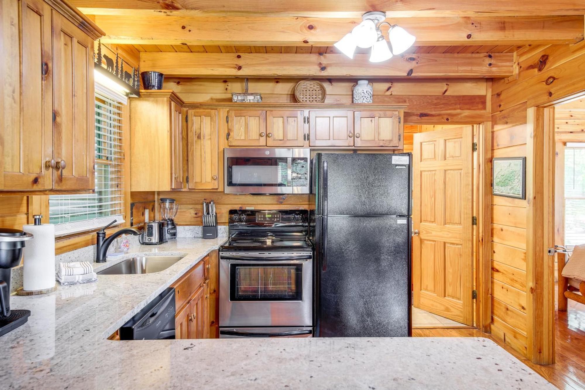 Pigeon Forge Cabin Premier Location And Hot Tub Екстериор снимка
