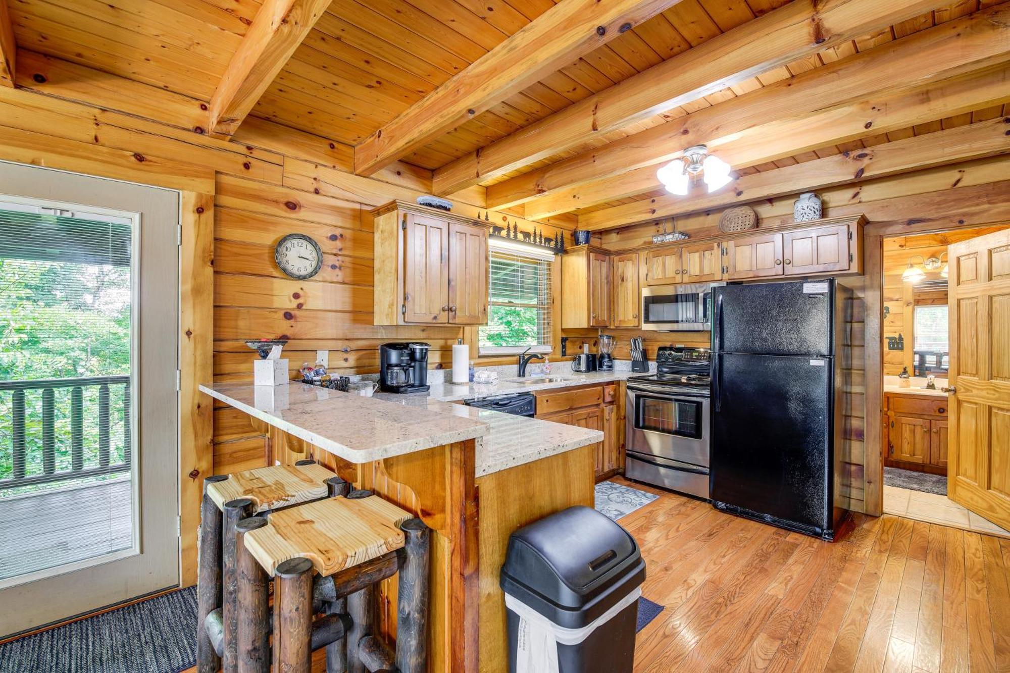 Pigeon Forge Cabin Premier Location And Hot Tub Екстериор снимка