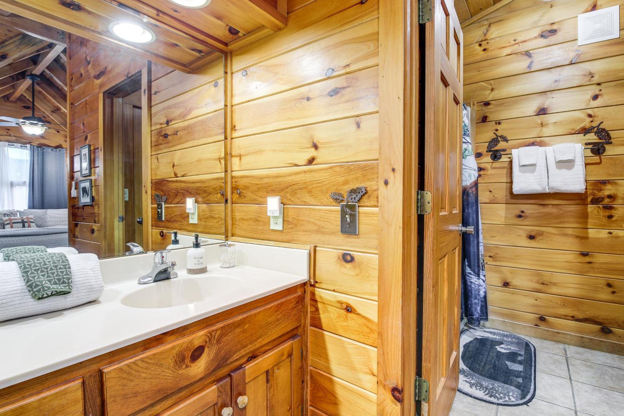 Pigeon Forge Cabin Premier Location And Hot Tub Екстериор снимка