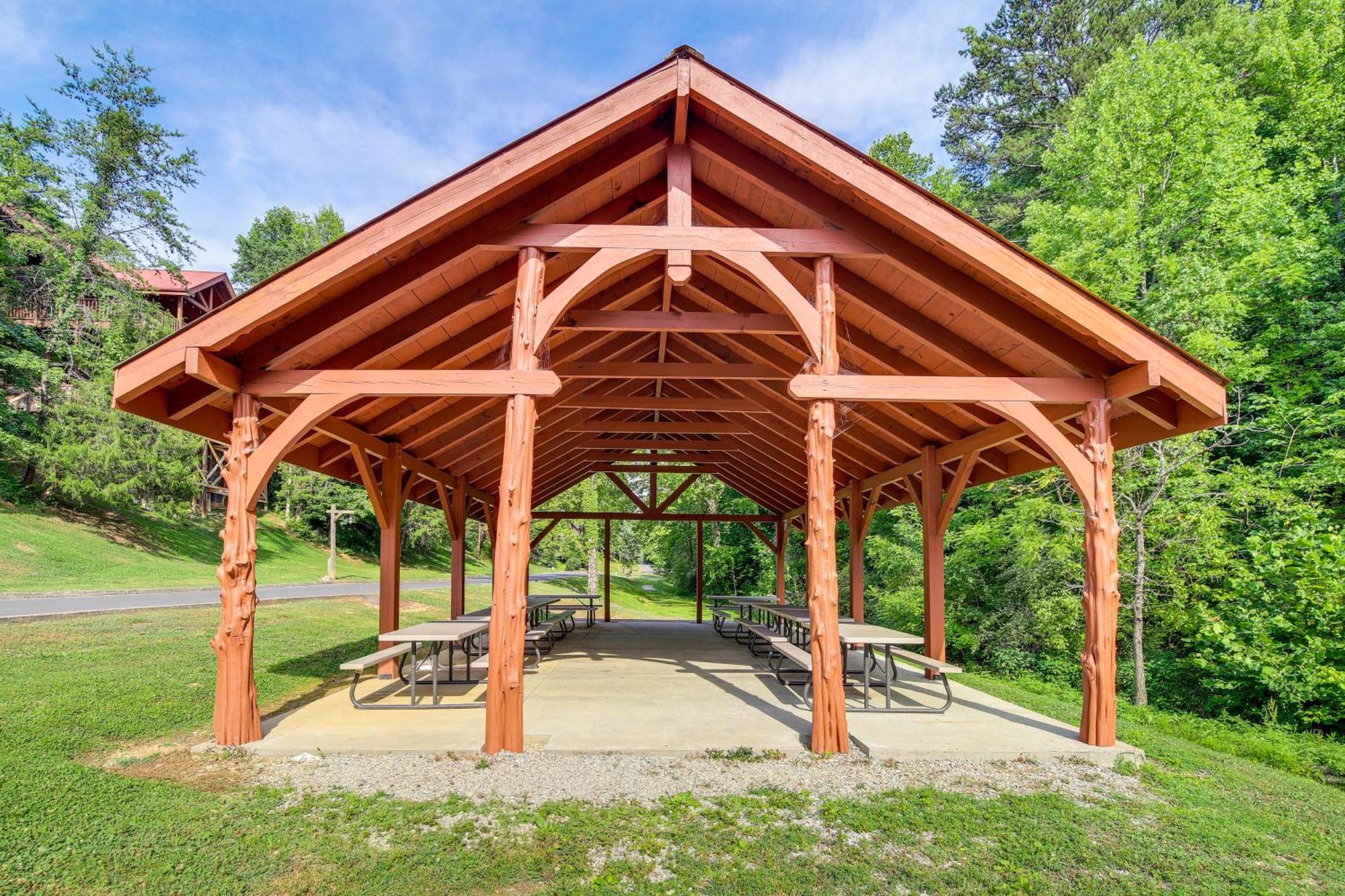 Pigeon Forge Cabin Premier Location And Hot Tub Екстериор снимка