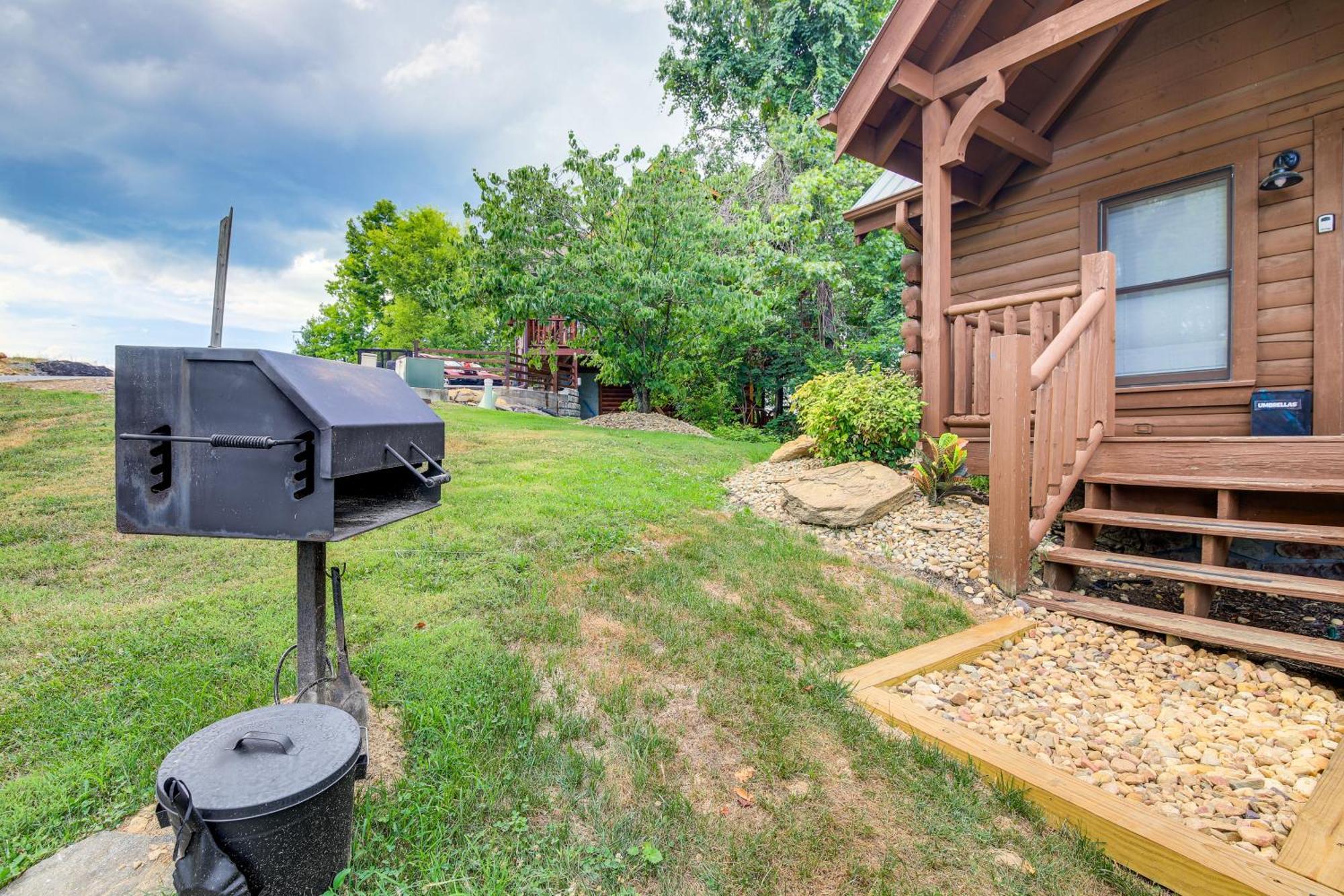 Pigeon Forge Cabin Premier Location And Hot Tub Екстериор снимка