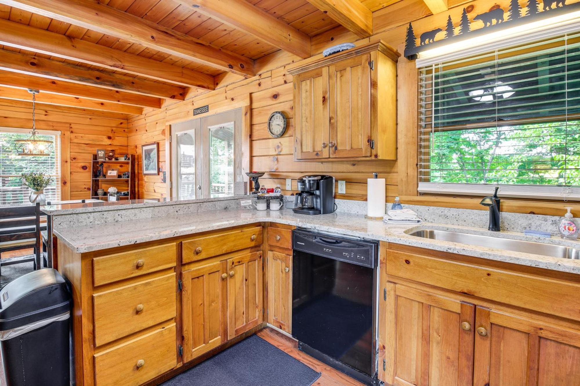 Pigeon Forge Cabin Premier Location And Hot Tub Екстериор снимка